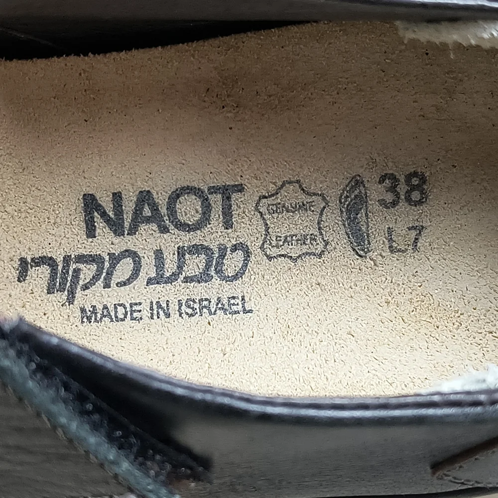 Naot 7/7.5(38) Women's Black Mary Jane Platform Shoes